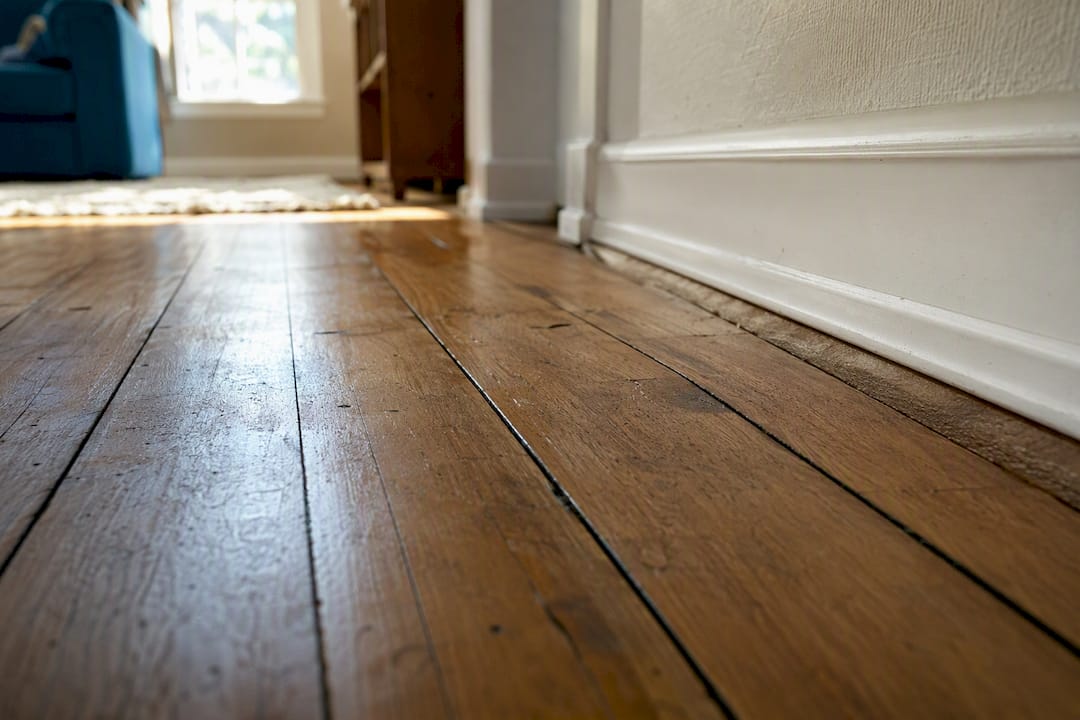 Wood floor with shrinkage gaps and swelling