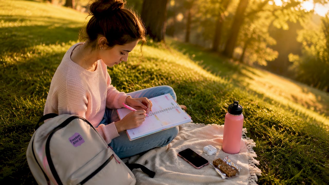 Earn $100 Daily While Studying: A Student's Guide