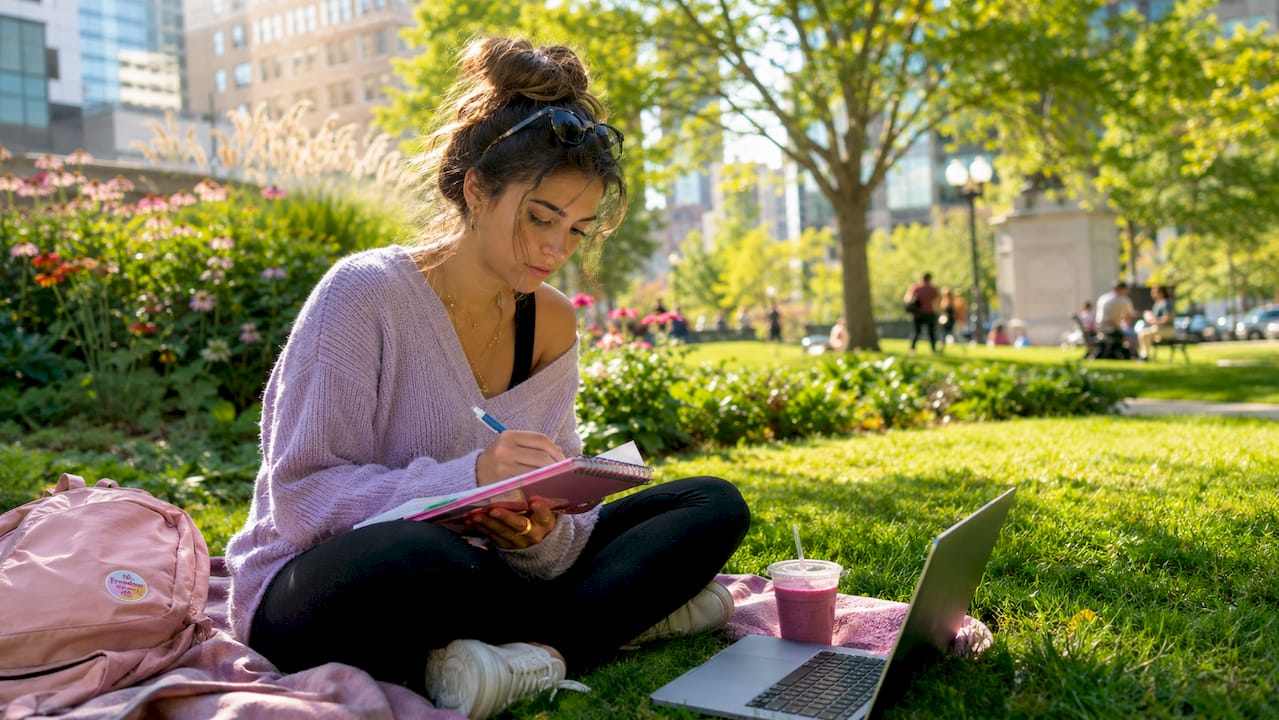 Online Income and Student Life Balance: 2026 Guide