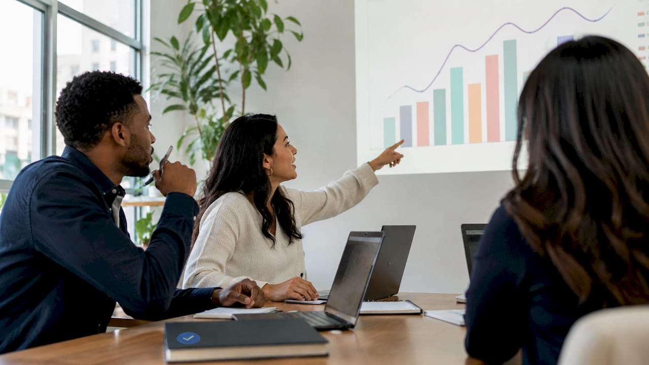 Team collaborating on dynamic pricing analysis
