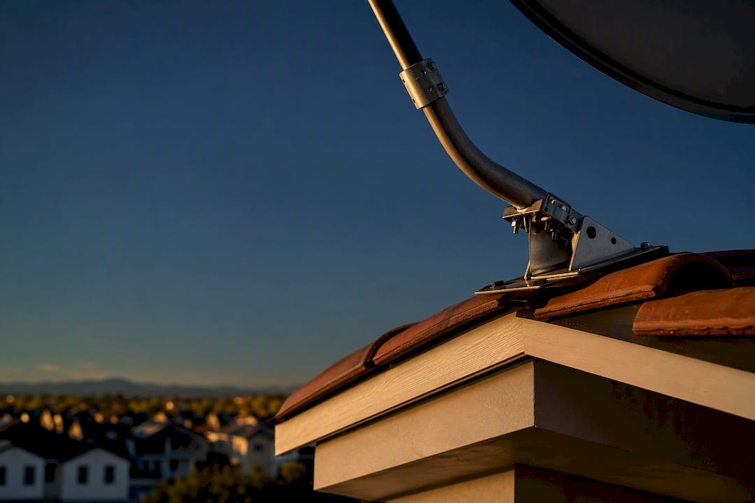 U.S. Homeowners: Stop an HOA Fine in 14 Days With OTARD's One Meter Rule illustration