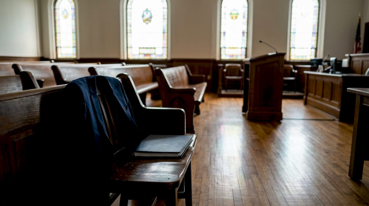 Bail Forfeiture Consequences in Ohio: What You Must Know 17 Empty Ohio courtroom with defendant’s seat and bail forfeiture context