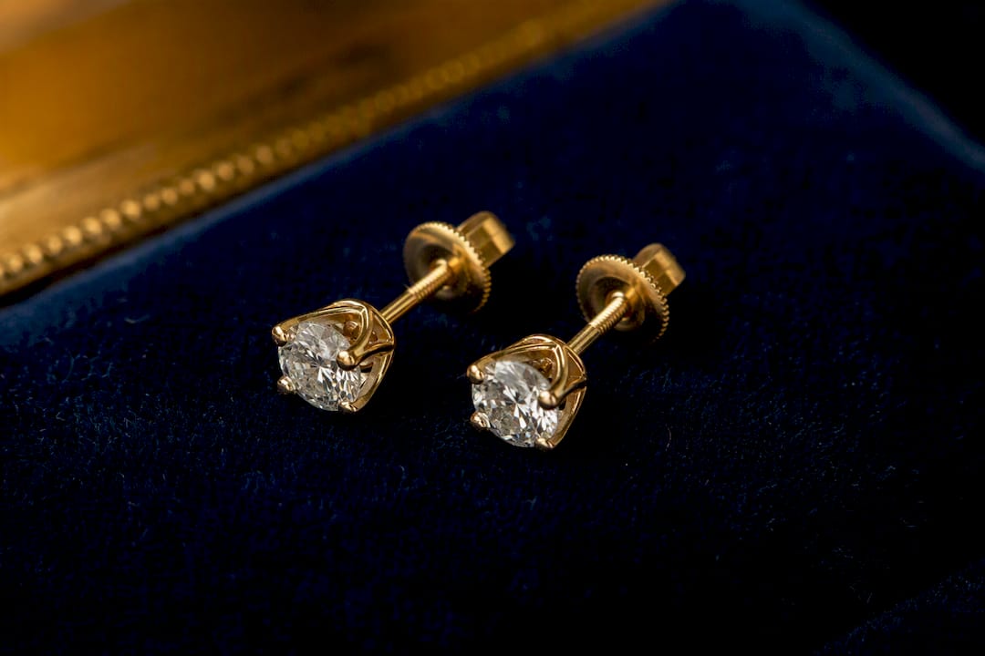 Diamond stud earrings with screw backs