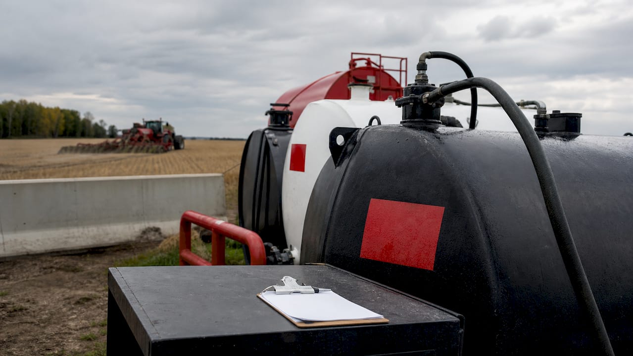 Off-Road Fuel Compliance: What Every Industry Pro Must Know 1 Workers checking off-road diesel fuel compliance on construction site