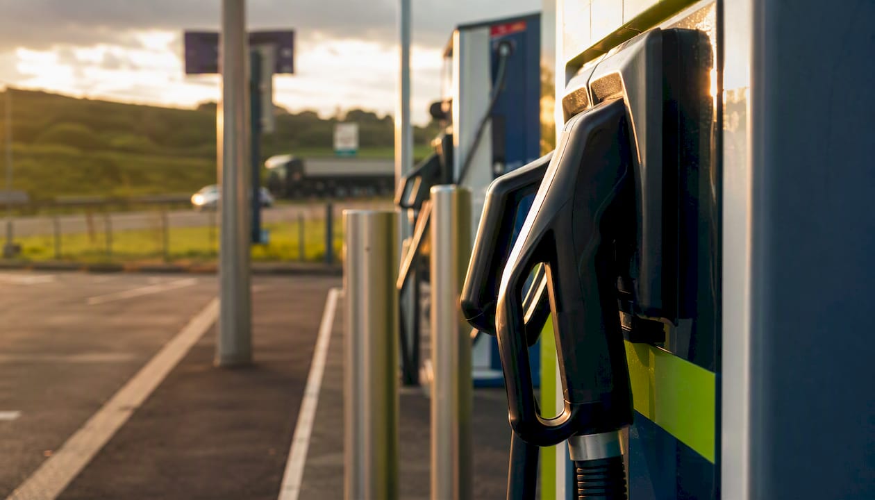 Public rapid EV charging station hardware