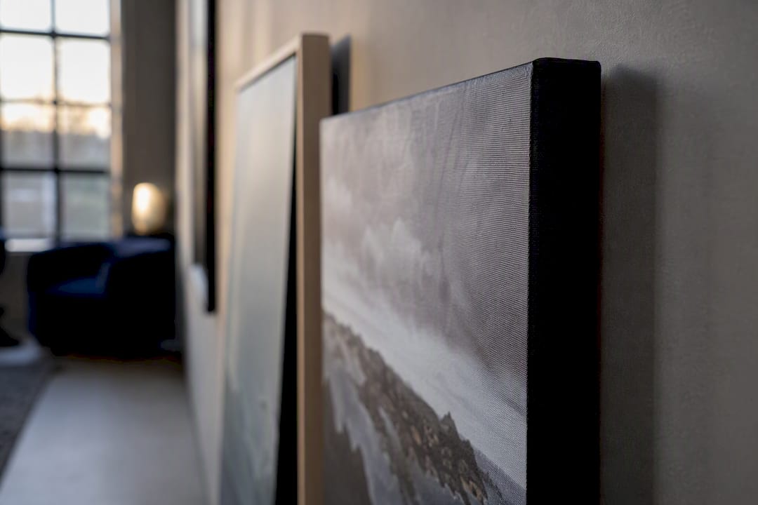 Close-up of gallery-depth canvas thickness