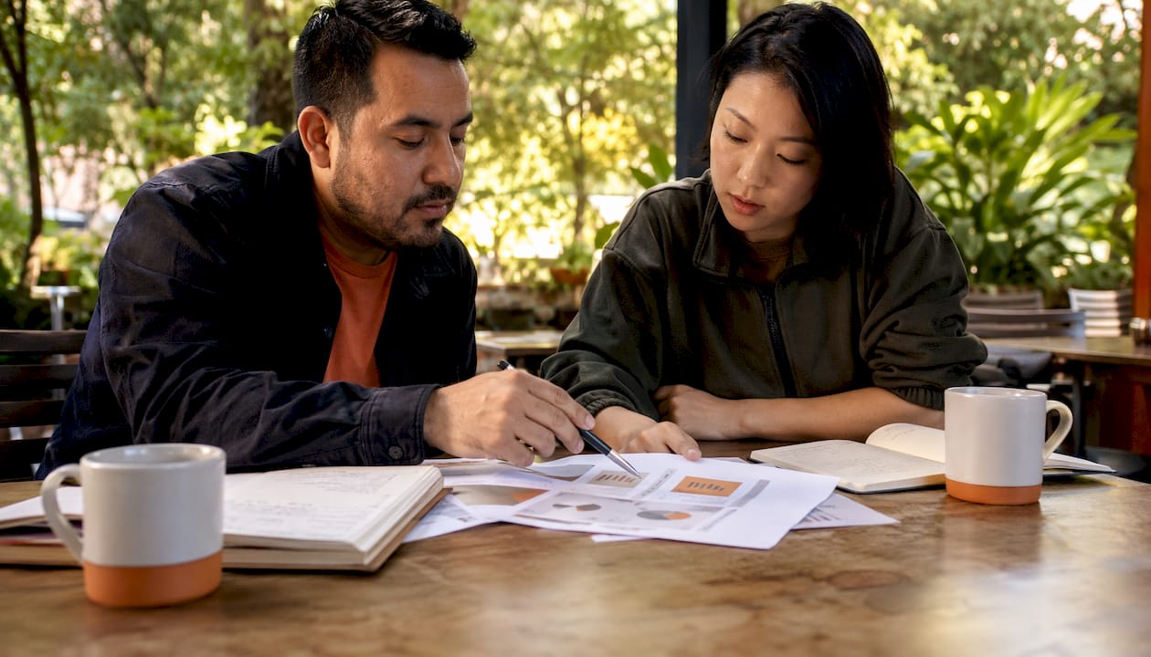 Contractors discussing software user reviews