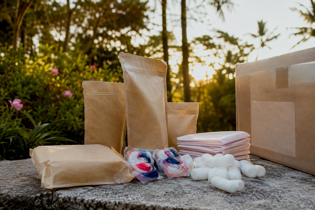 Eco laundry detergent packaging and shipment boxes