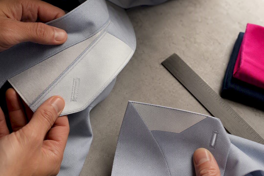 Reinforced stretch shirt collar detail