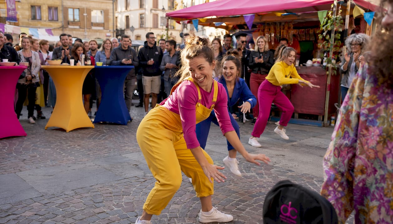 Plötzlich auftretende Flashmob-Künstler sorgen für verblüffte Gesichter und überraschen die Gäste auf Ihrer Veranstaltung.