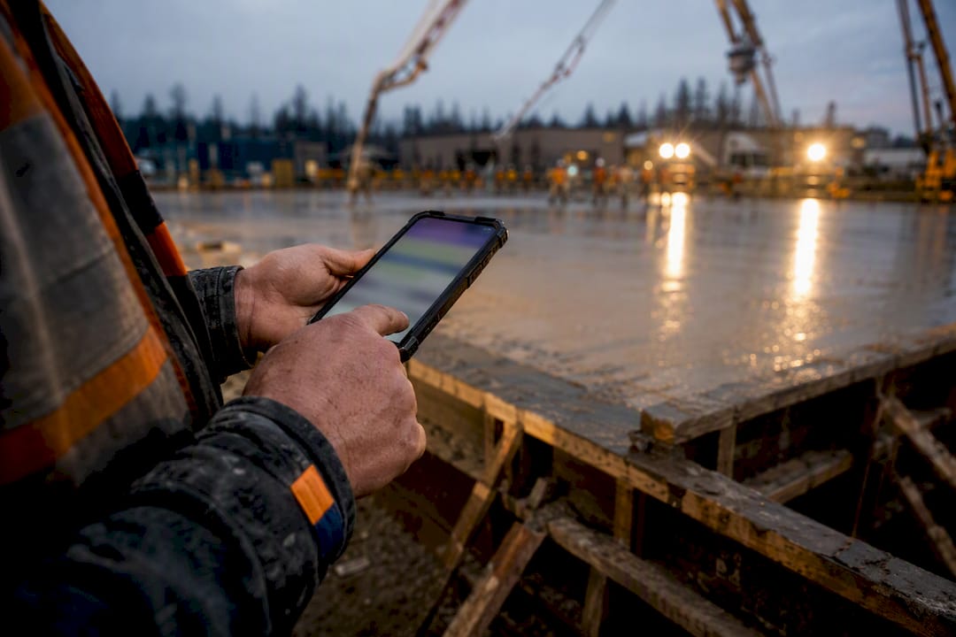 Worker recording field hours offline