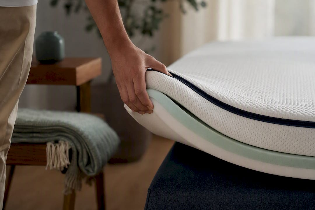 Hand bending flexible mattress corner