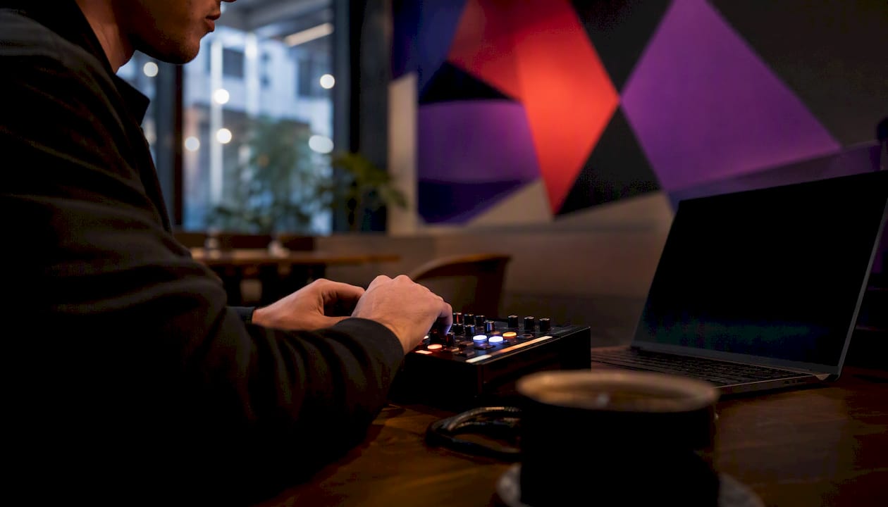 Trader adjusting controls during crypto US-Europe session