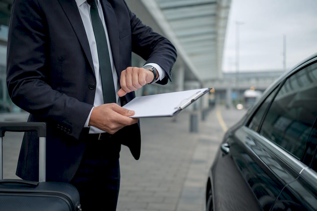 How Chauffeur Services Differ From Taxis: What to Book and When