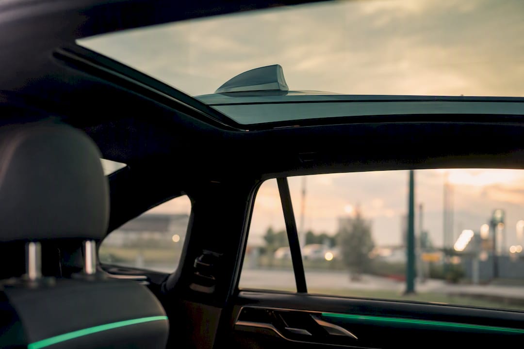 Does Wi‑Fi à Bord Chauffeur Actually Work in Premium Cars?