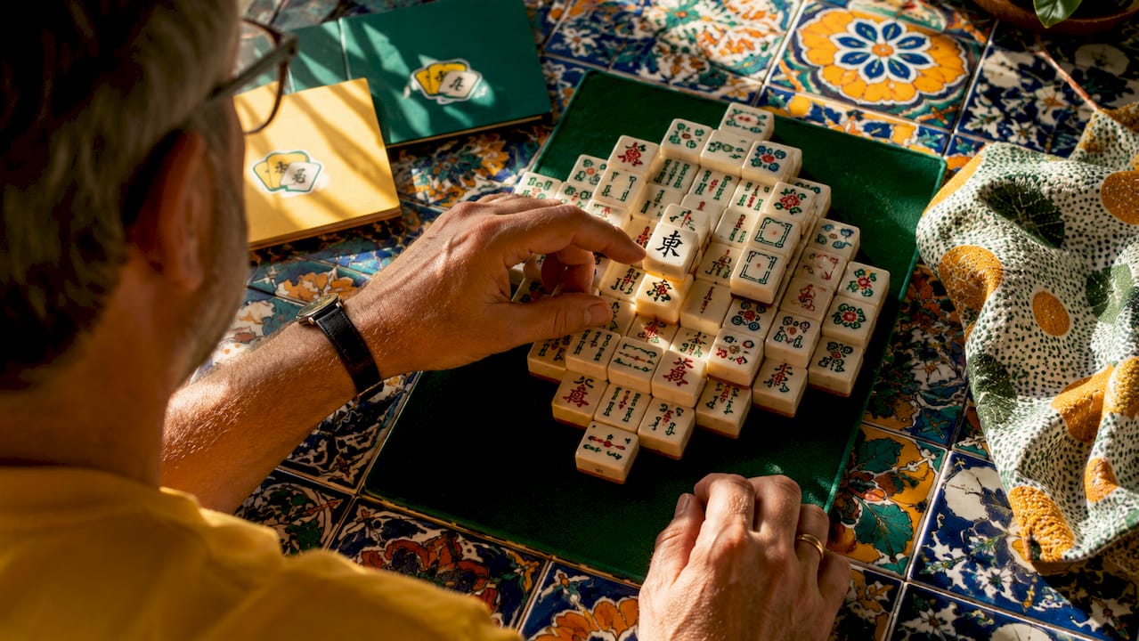 Close-up of free tile on Mahjong Solitaire board