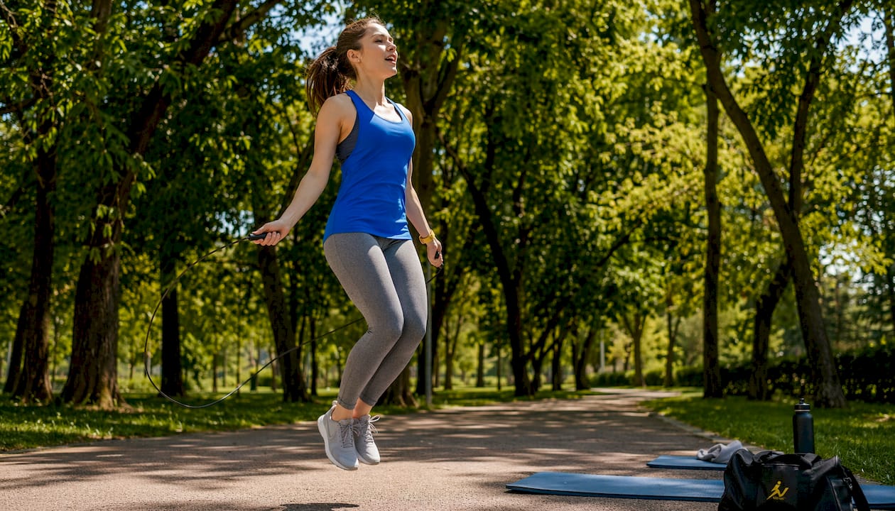 Young athlete doing count-based exercise