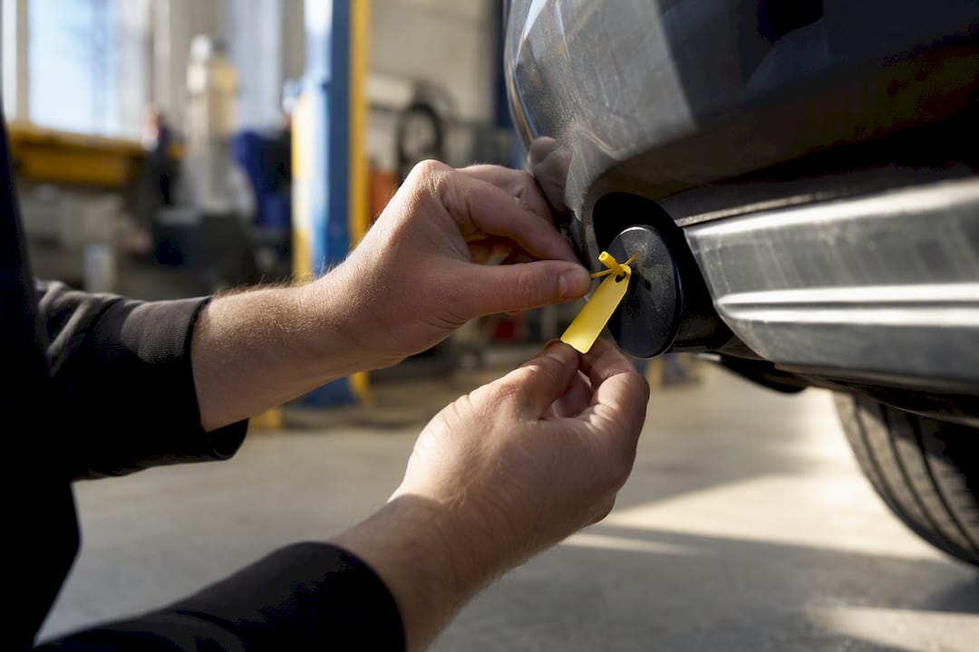 Tagged tailpipe plug for car storage preparation