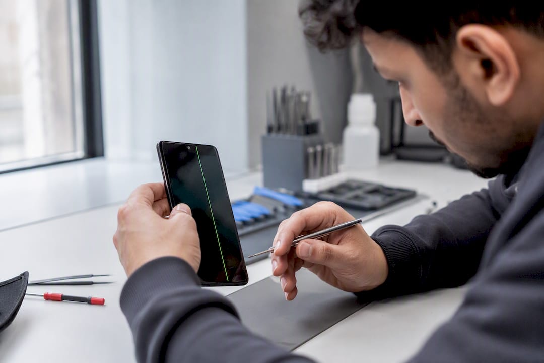 Close-up of Samsung phone screen with green line under inspection