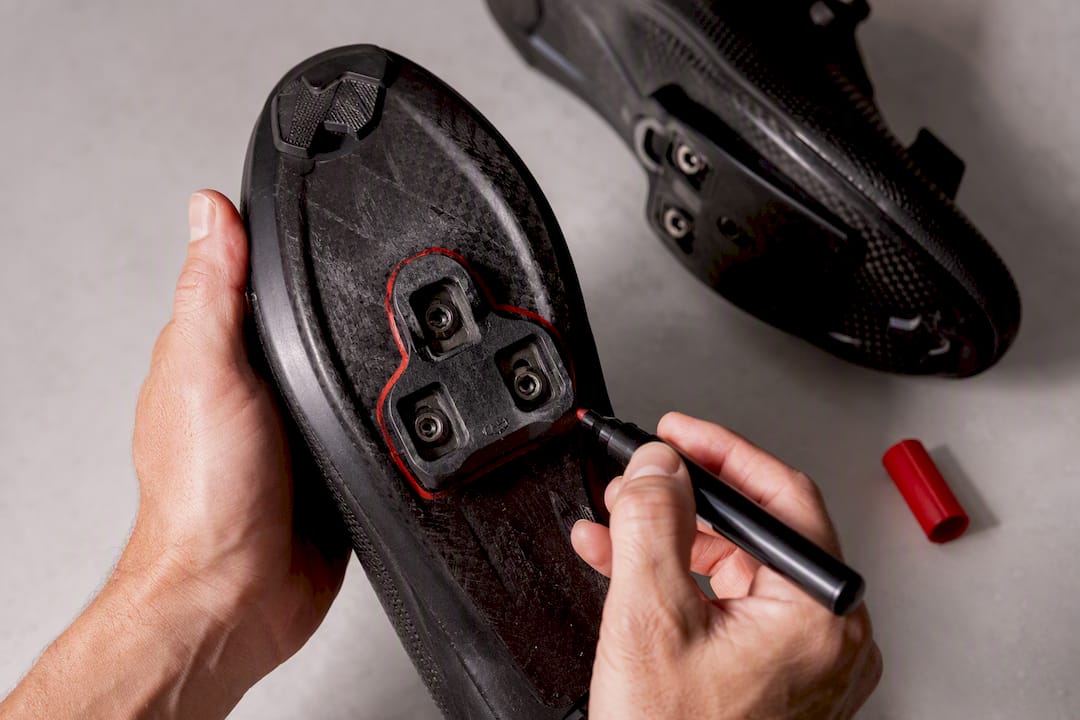 Marking cleat outline on cycling shoe