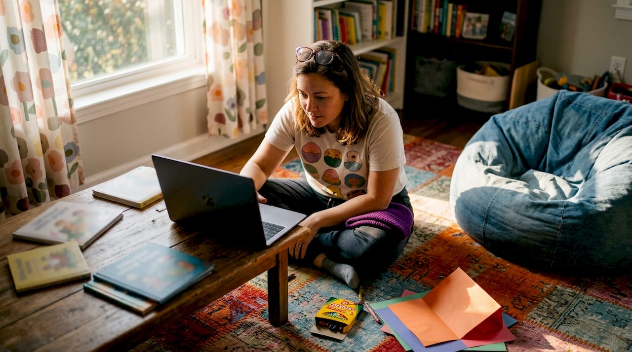 Parent browsing bilingual children’s books online