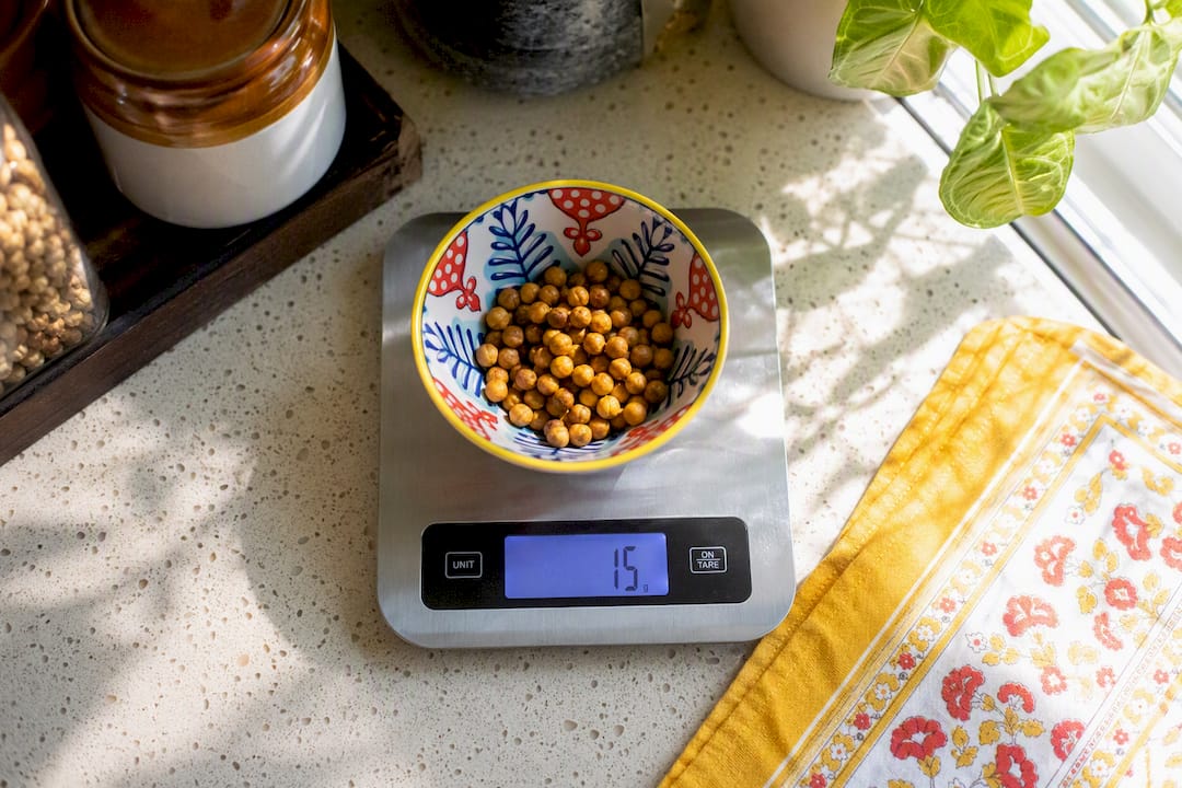 Roasted chana measured on kitchen scale