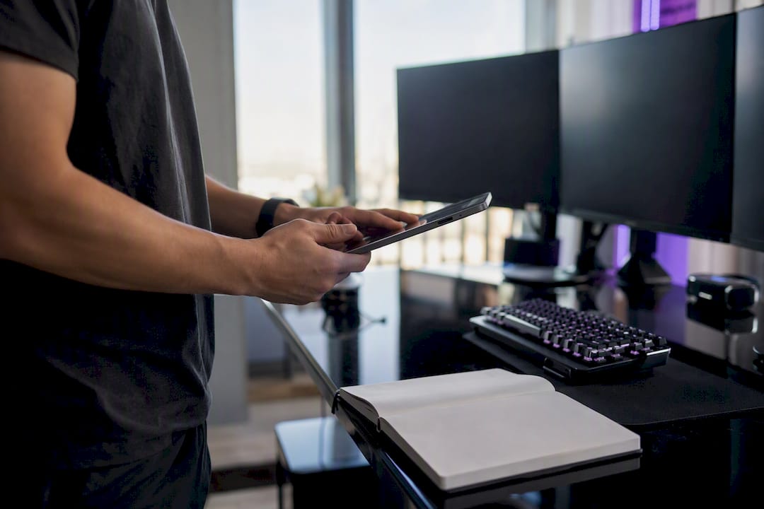 Trader’s hands adjusting multi-timeframe charts
