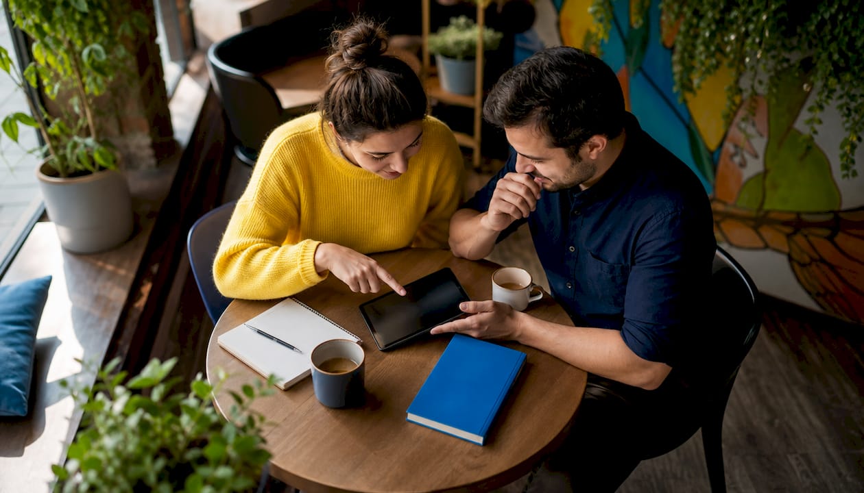 Pair of testers collaborating on bug report linking