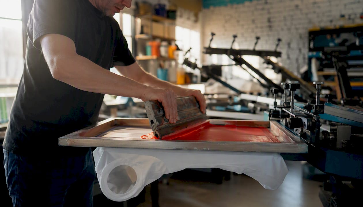 Screen printing large logo on t-shirt front