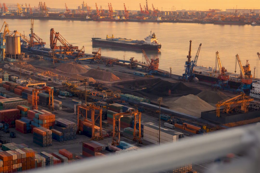 Different cargo handling equipment at Xingang terminals