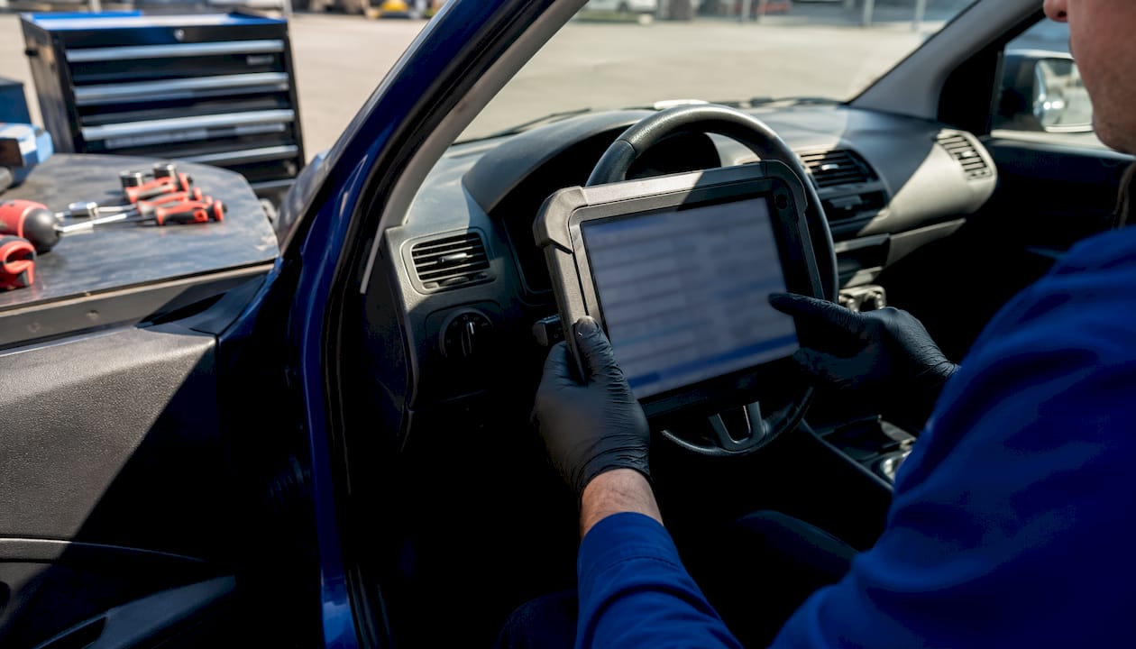 Technician checking Haldex engagement data inside car