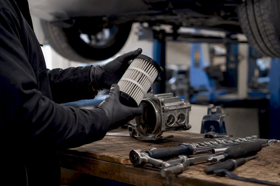 Hands installing new Haldex filter cartridge