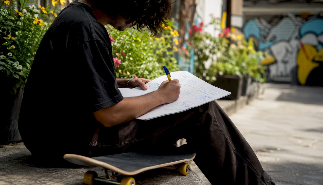Entrepreneur sketching scaling frameworks