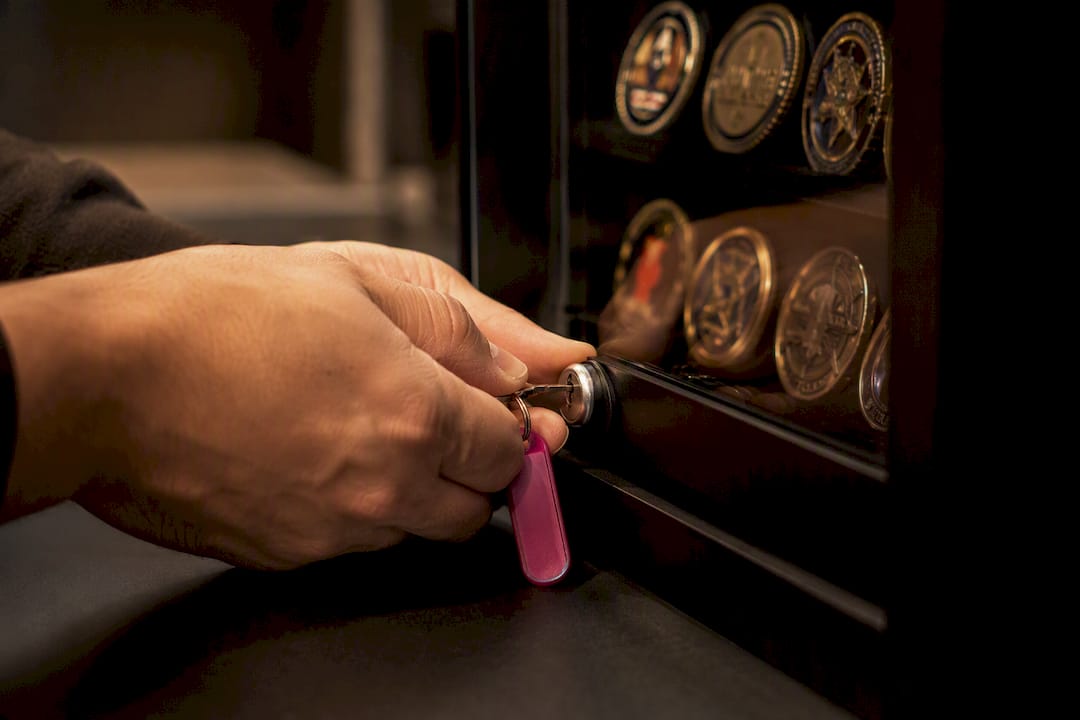 Key locking a challenge coin display case