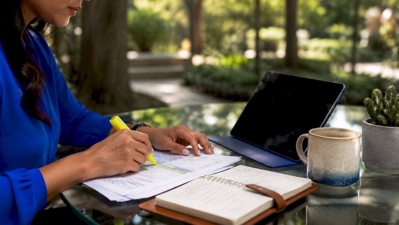Hands highlighting private lender loan paperwork