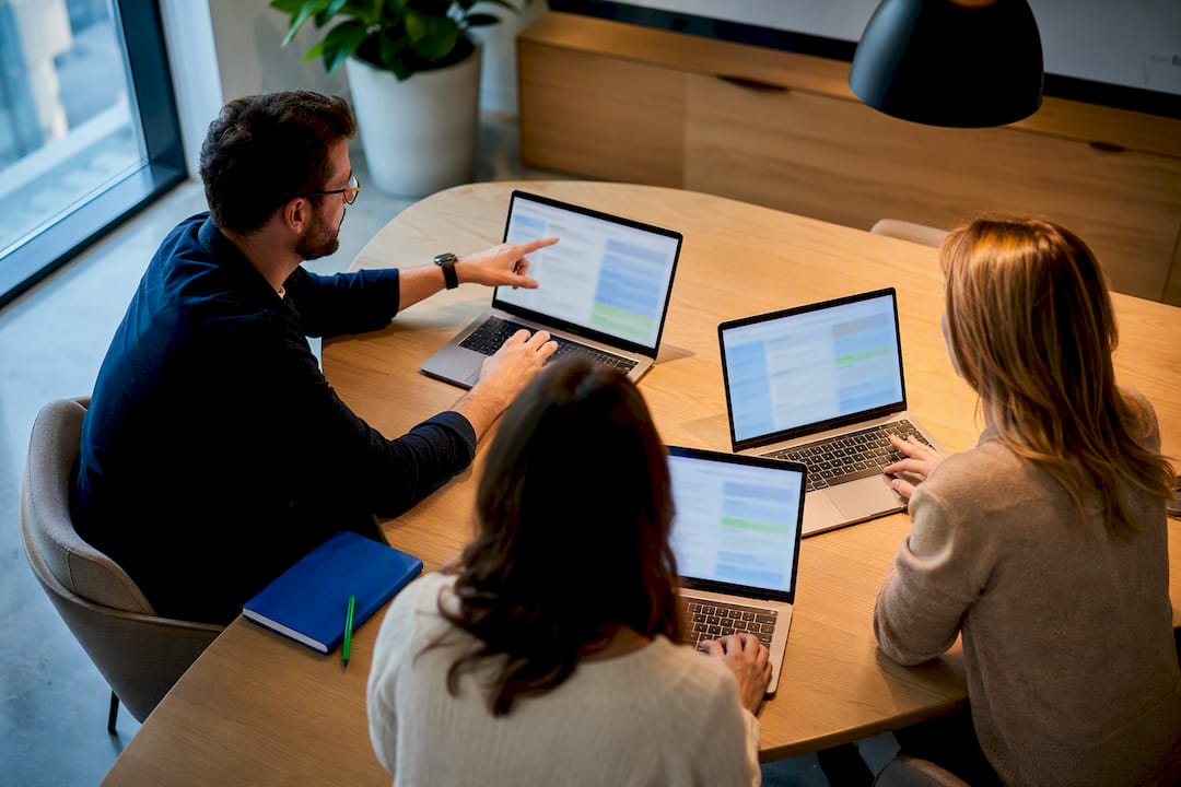 Six Support Email Metrics Managers Must Track to Spot Churn Early