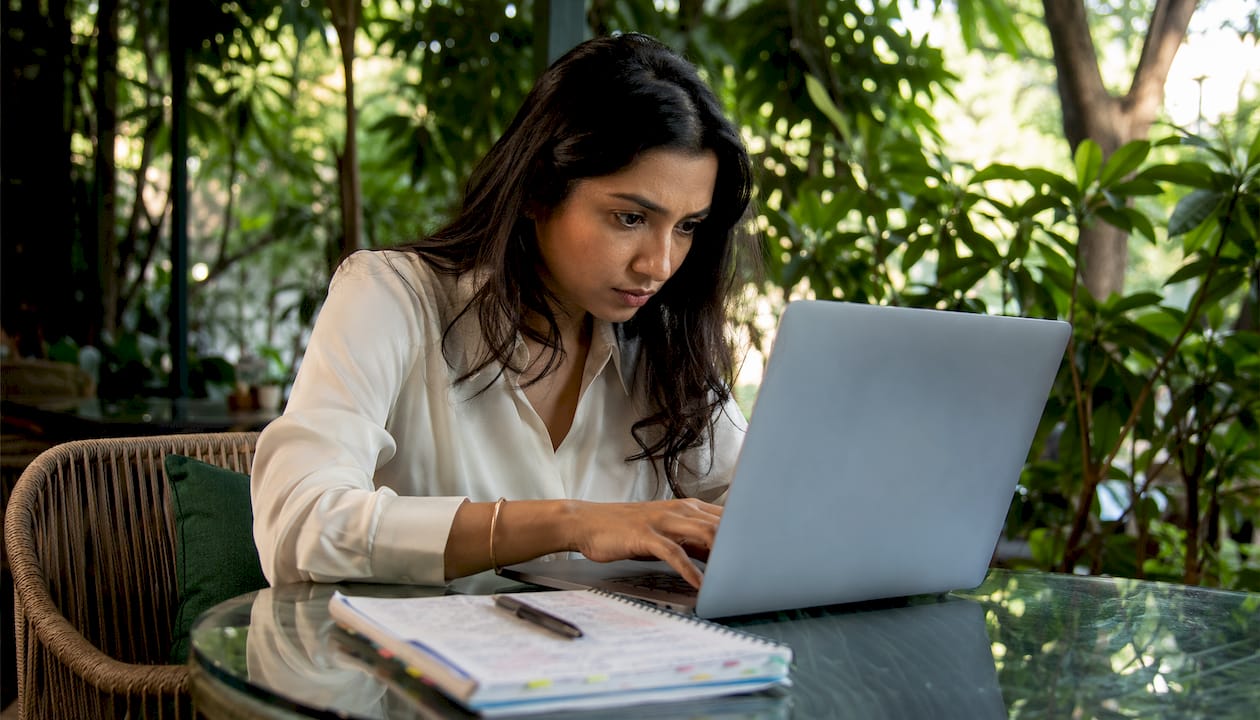 Best Email Tracking Tools for B2B Outbound Teams 2026