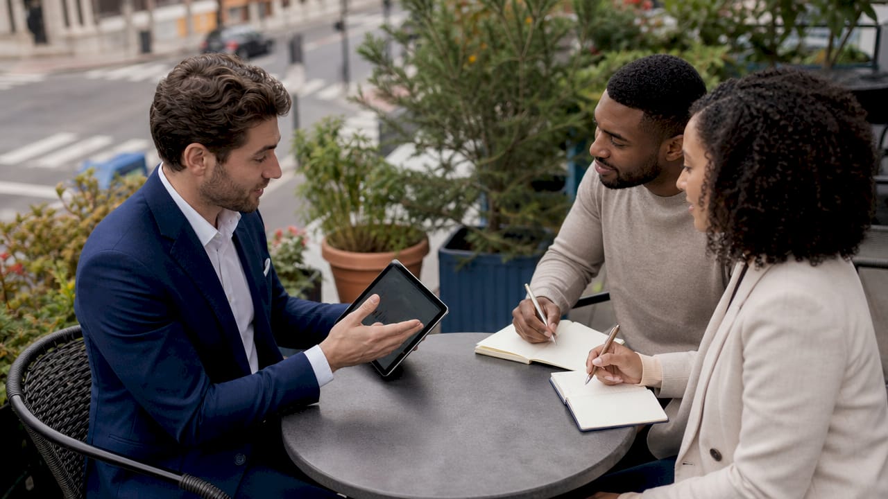 Real estate agent explaining cash sale process
