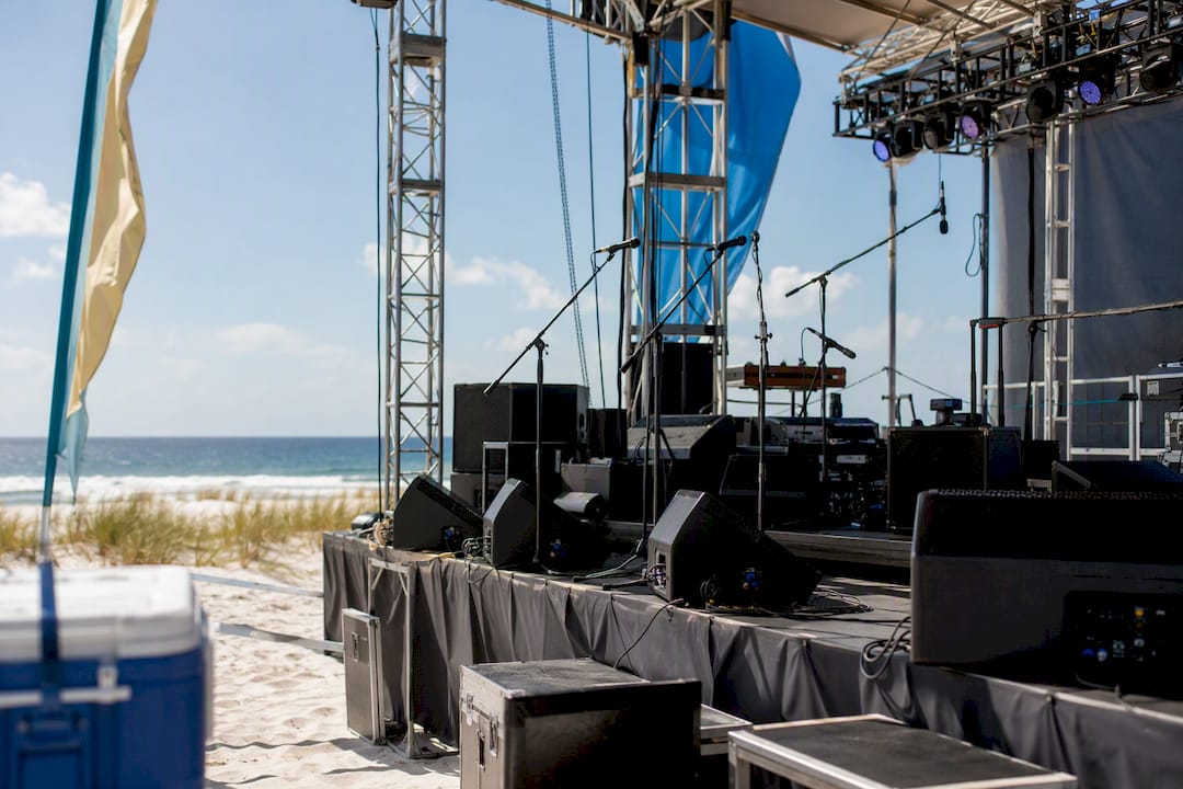 Louisiana Travelers: Hangout Music Fest Guide, Book Rentals Now