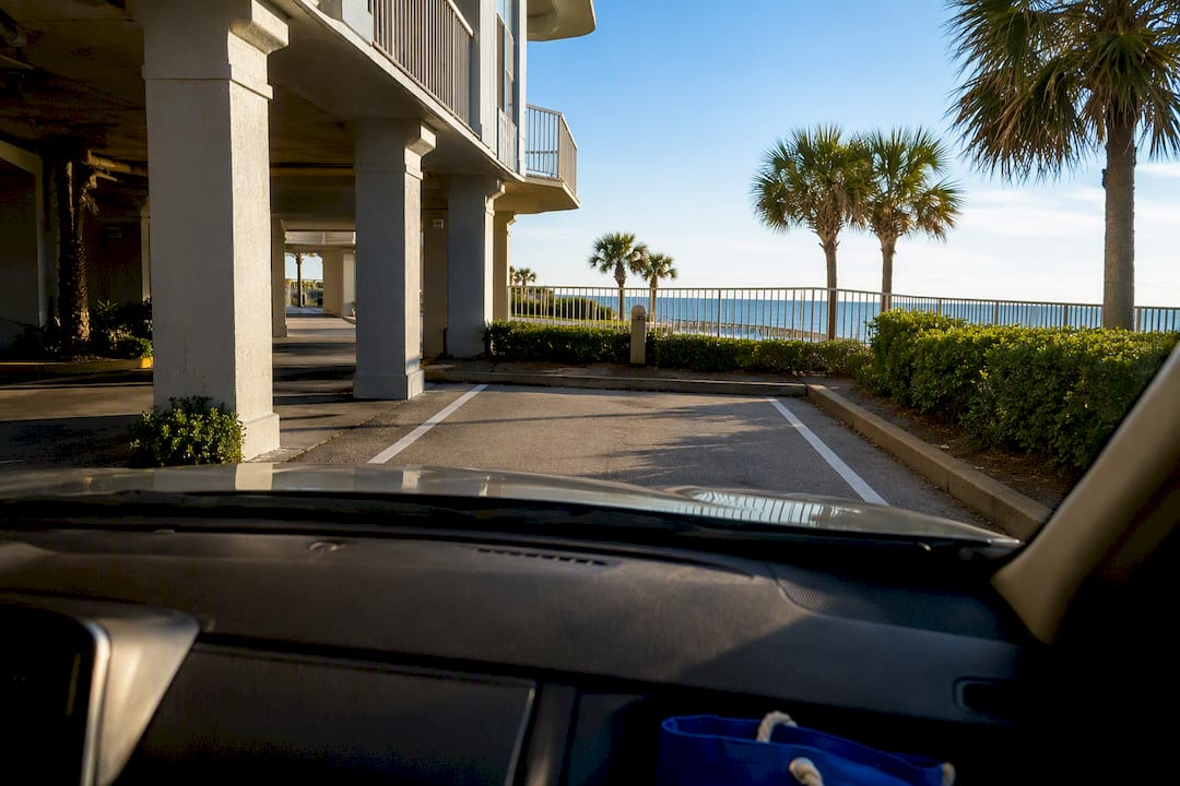 10 Minute Arrival Moves That Secure Vacation Condo Parking