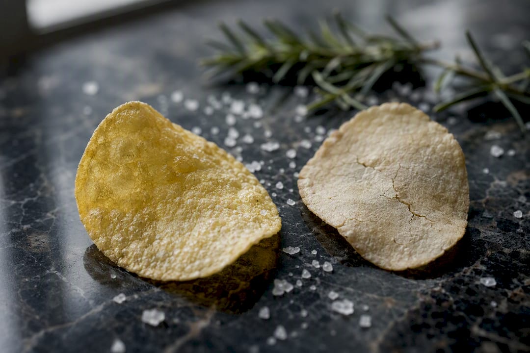 Fresh and stale potato chips texture contrast