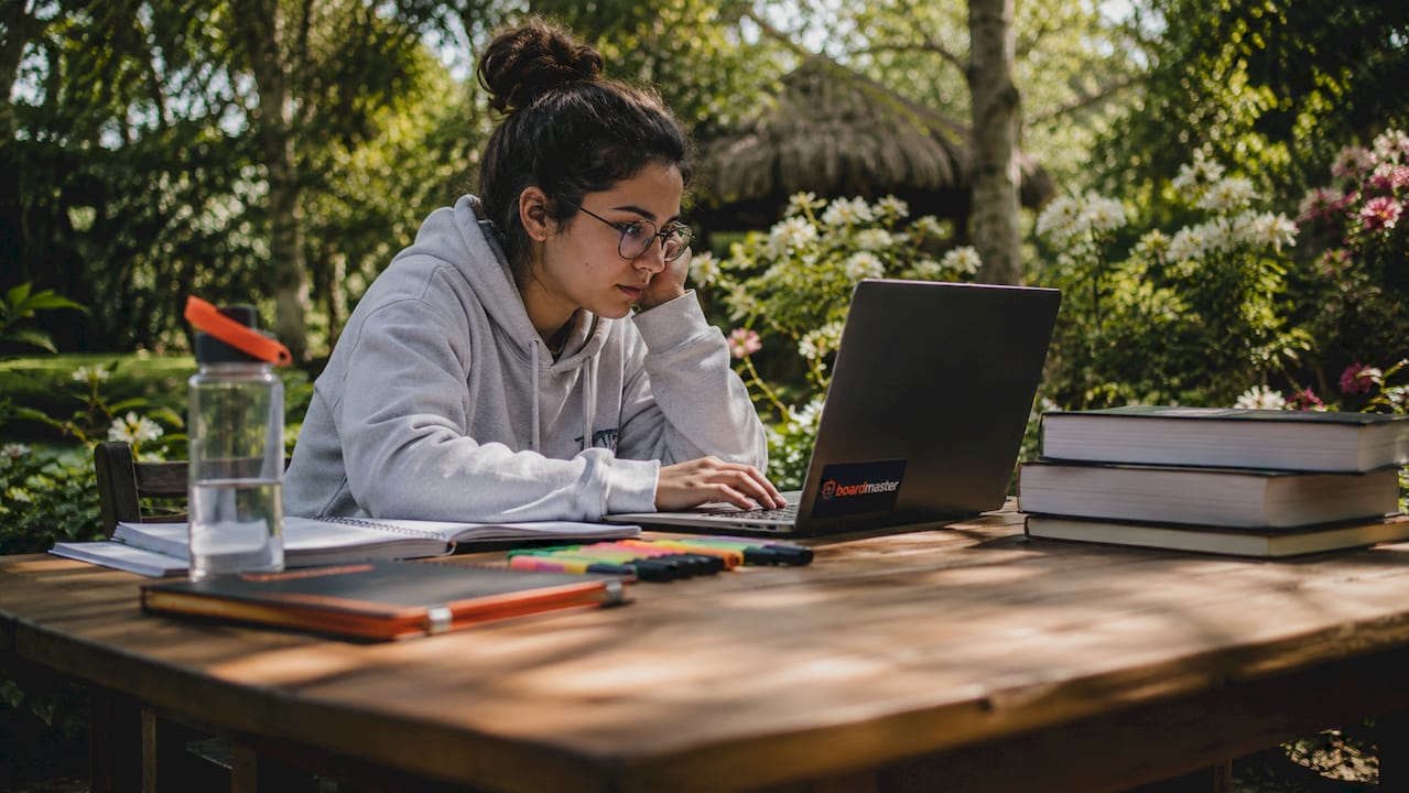 Why Med Students Abandon Question Banks: 9 Real Reasons