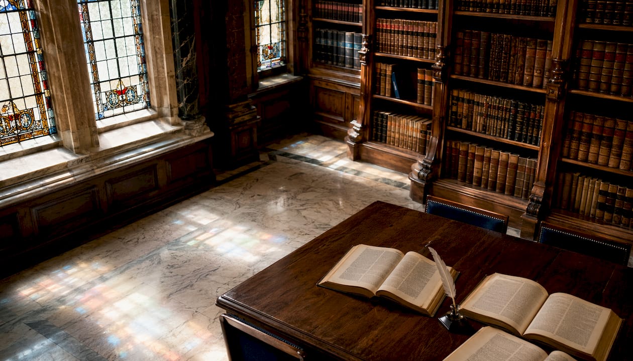 Empty UK courtroom for fiduciary breach case