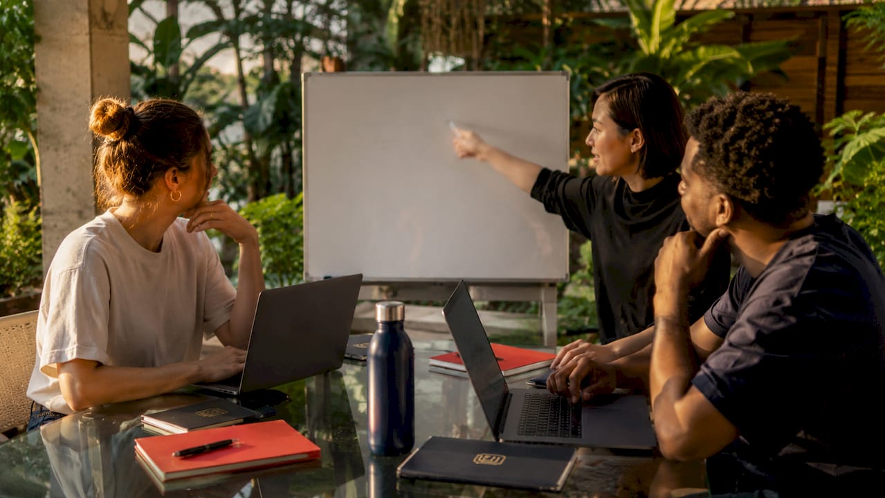 Team meeting in office