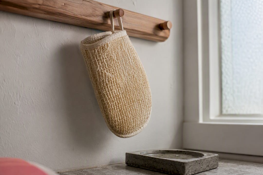 Exfoliating mitt air drying between uses