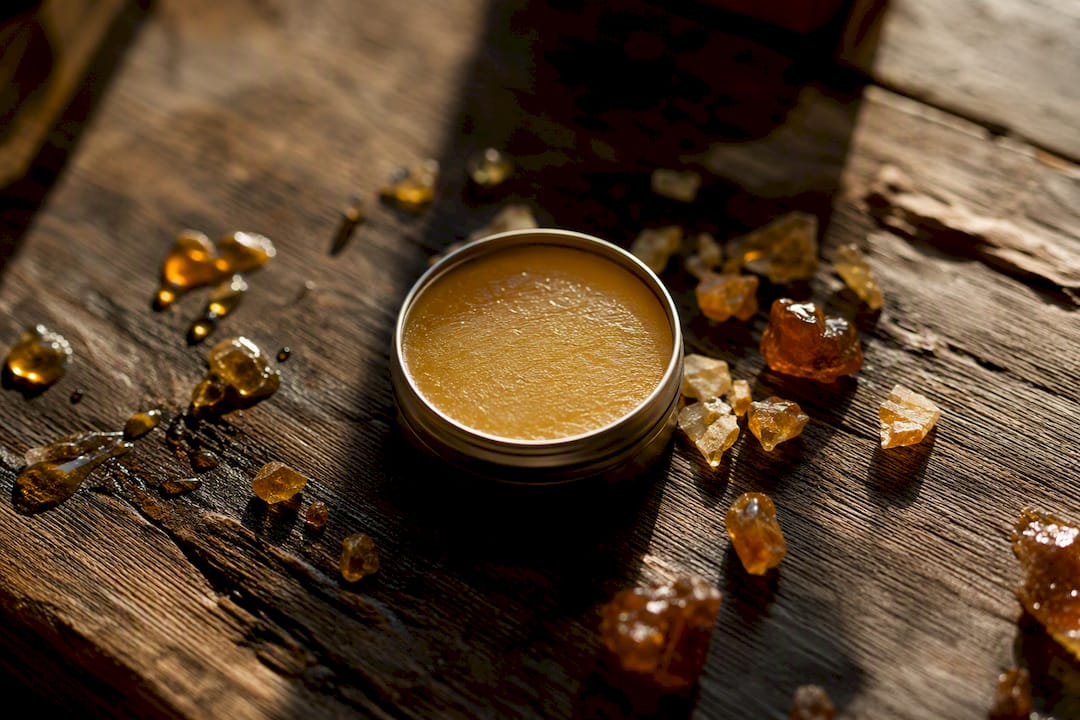 Open beeswax balm with natural resins