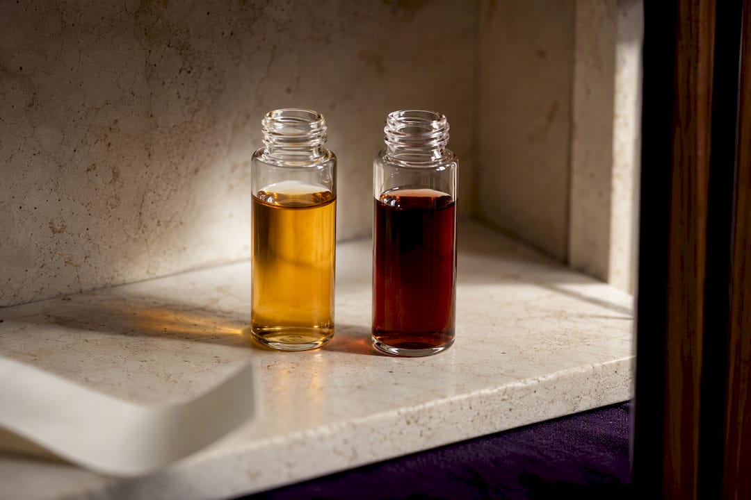 Muestras de perfume de diferentes colores