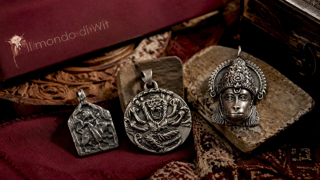 Ciondolo ETNICO in argento antico con DURGA
