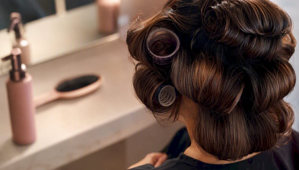 Velcro rollers cooling in layered hair