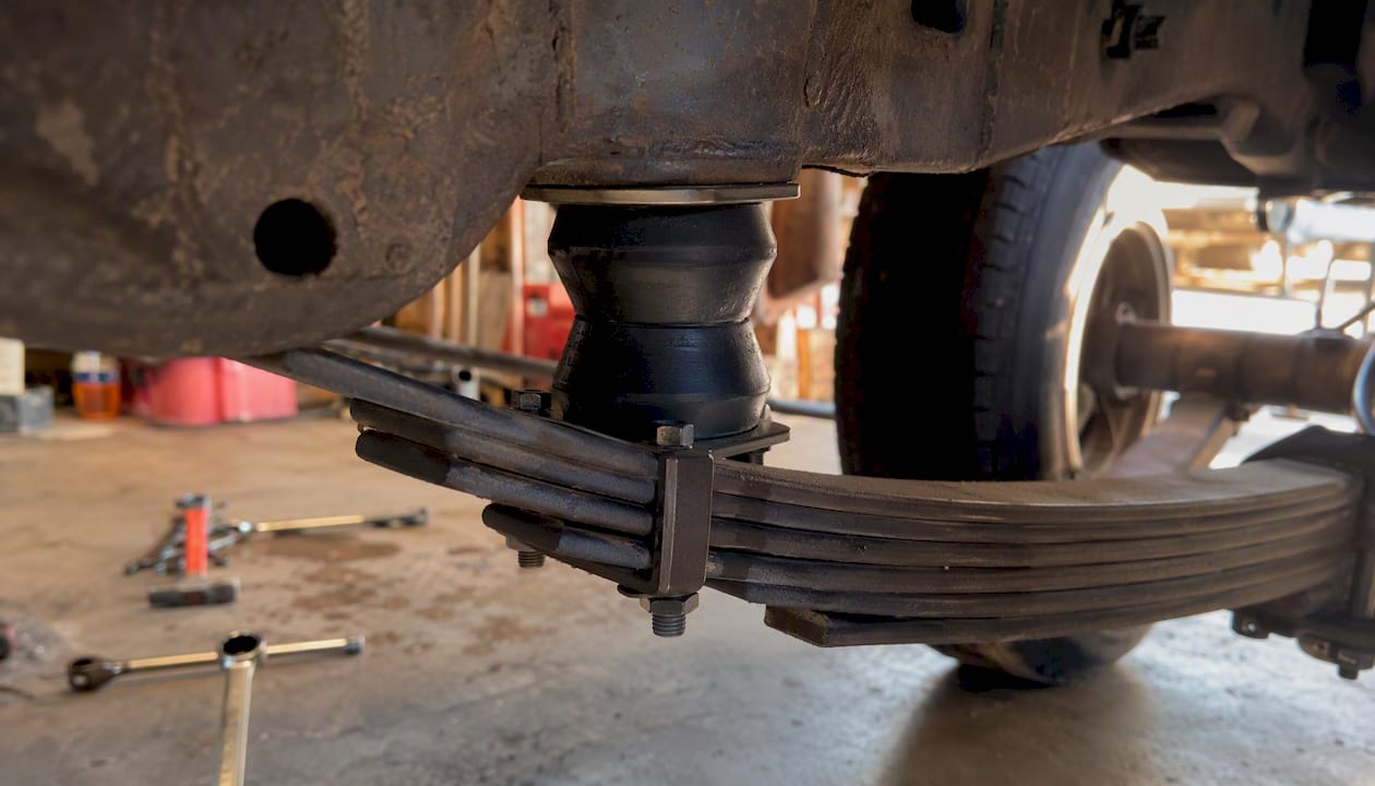 Rubber jounce bumper helper kit mounted